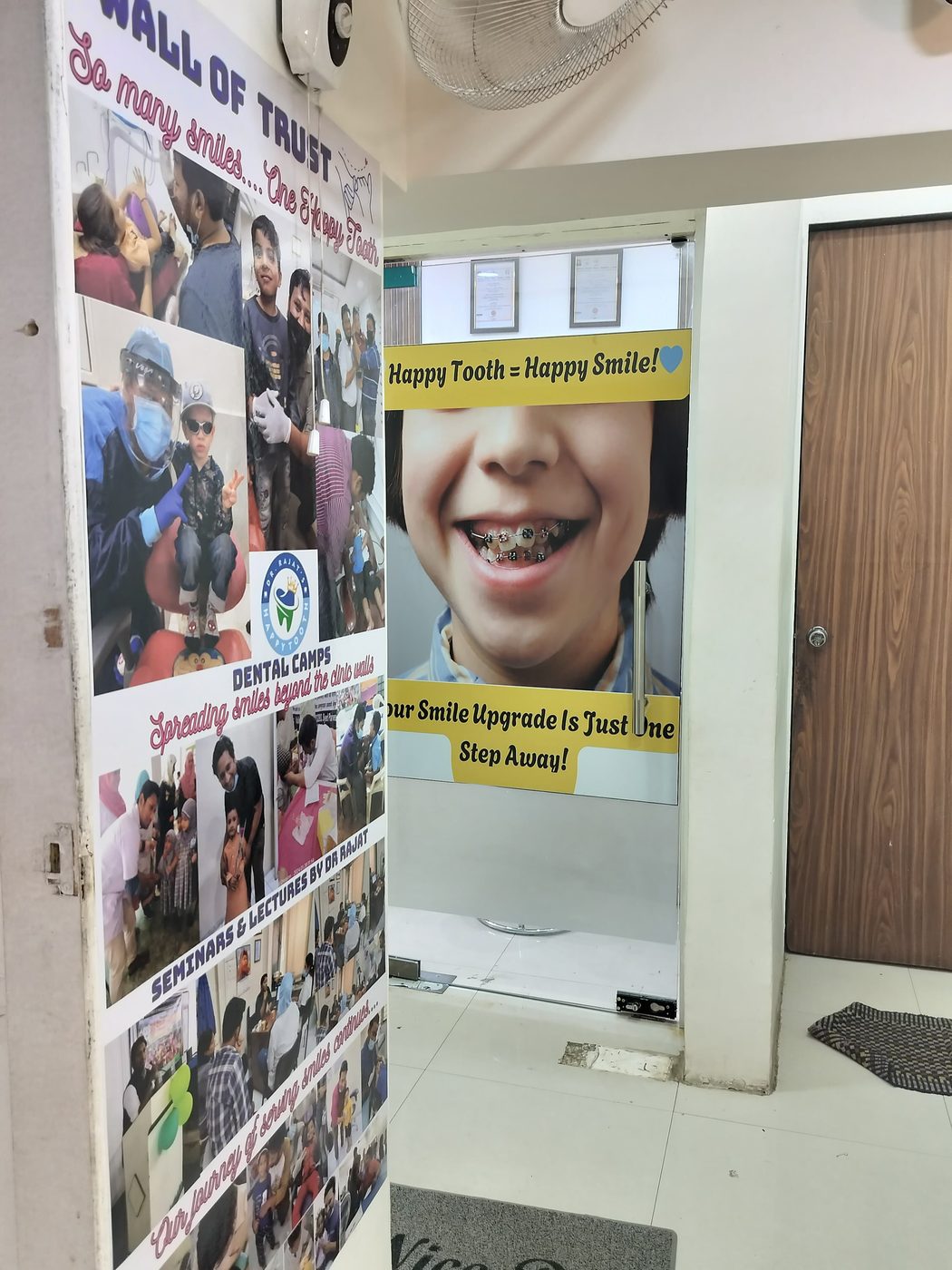 Welcoming, brightly branded reception area at Happy Tooth, Mohamadwadi, Pune